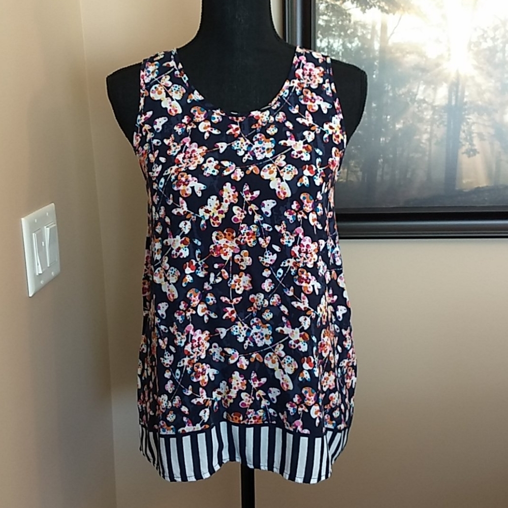 Vera Bradley Women’s Tank Top Size M in navy with flowers and crisscross back